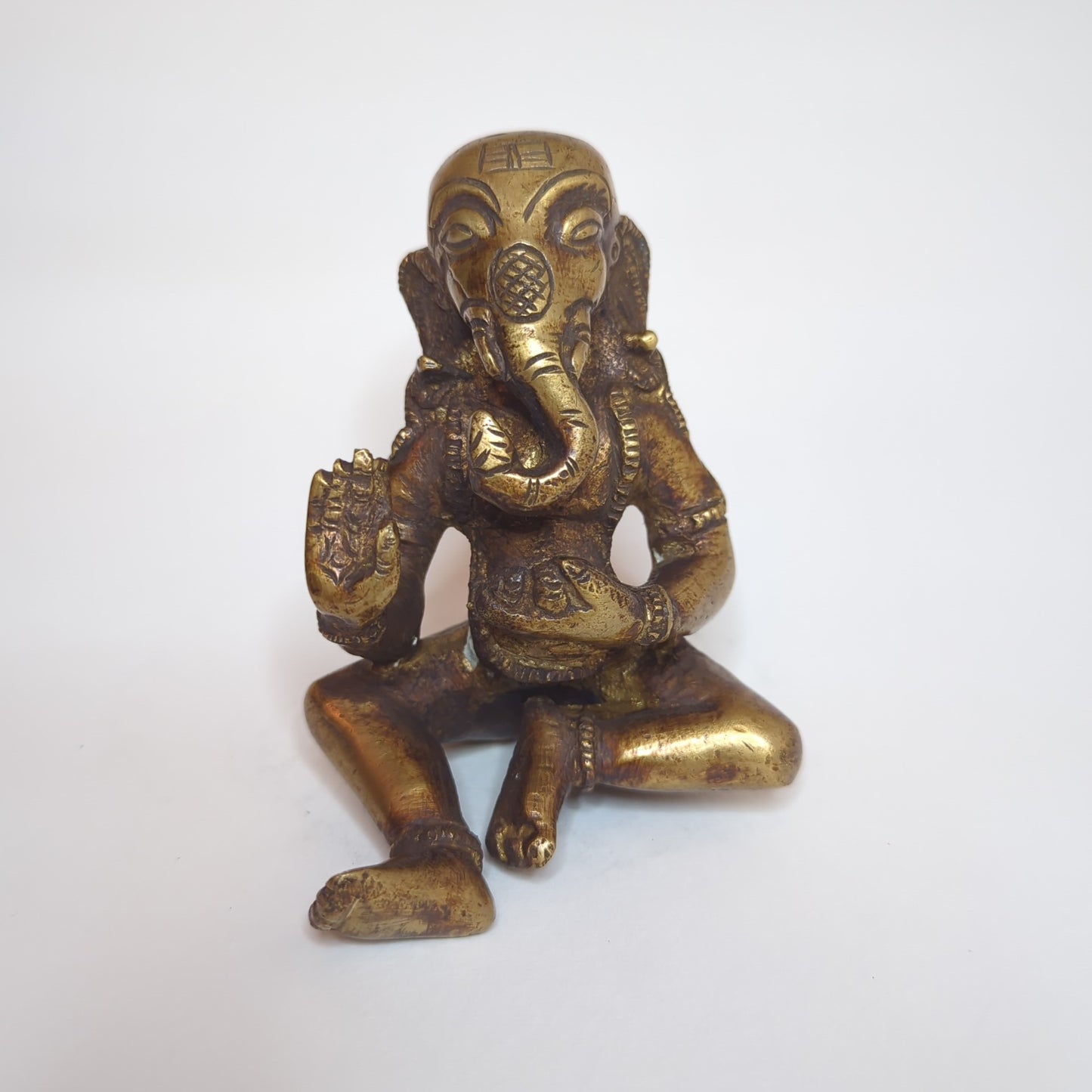 Ganesha statue made of brass: Hand-forged and patinated using the traditional casting method