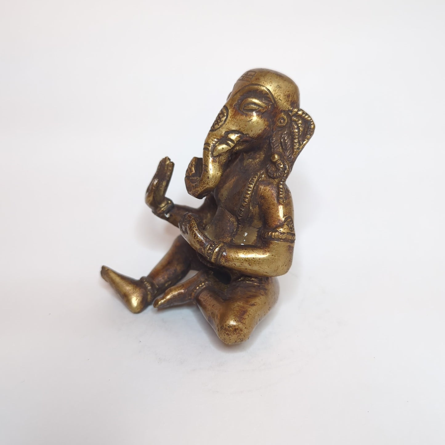 Ganesha statue made of brass: Hand-forged and patinated using the traditional casting method