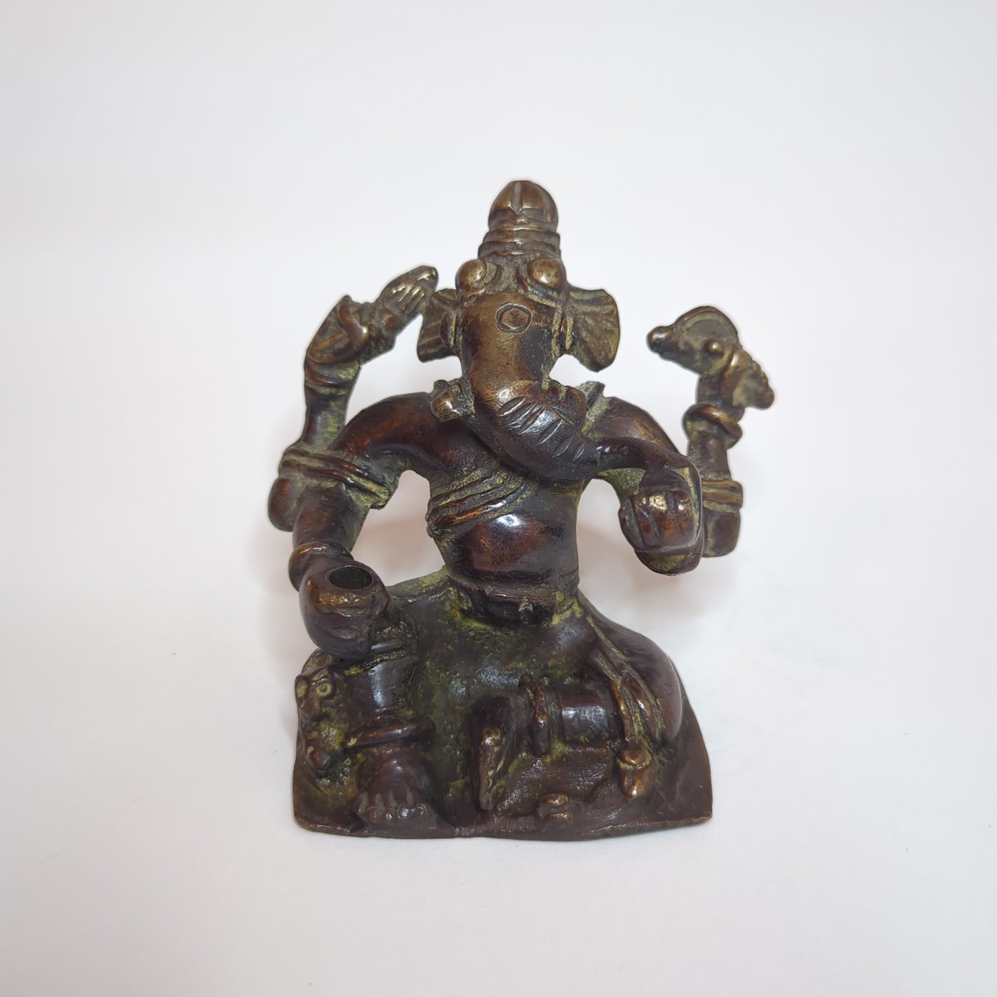 Ganesha statue made of brass: Hand-forged and patinated using the traditional casting method