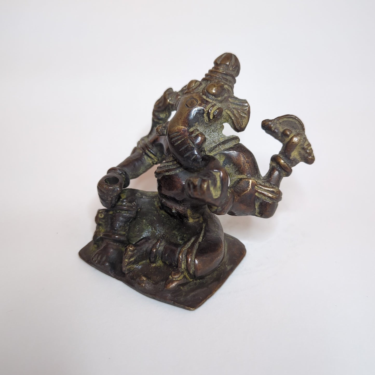 Ganesha statue made of brass: Hand-forged and patinated using the traditional casting method