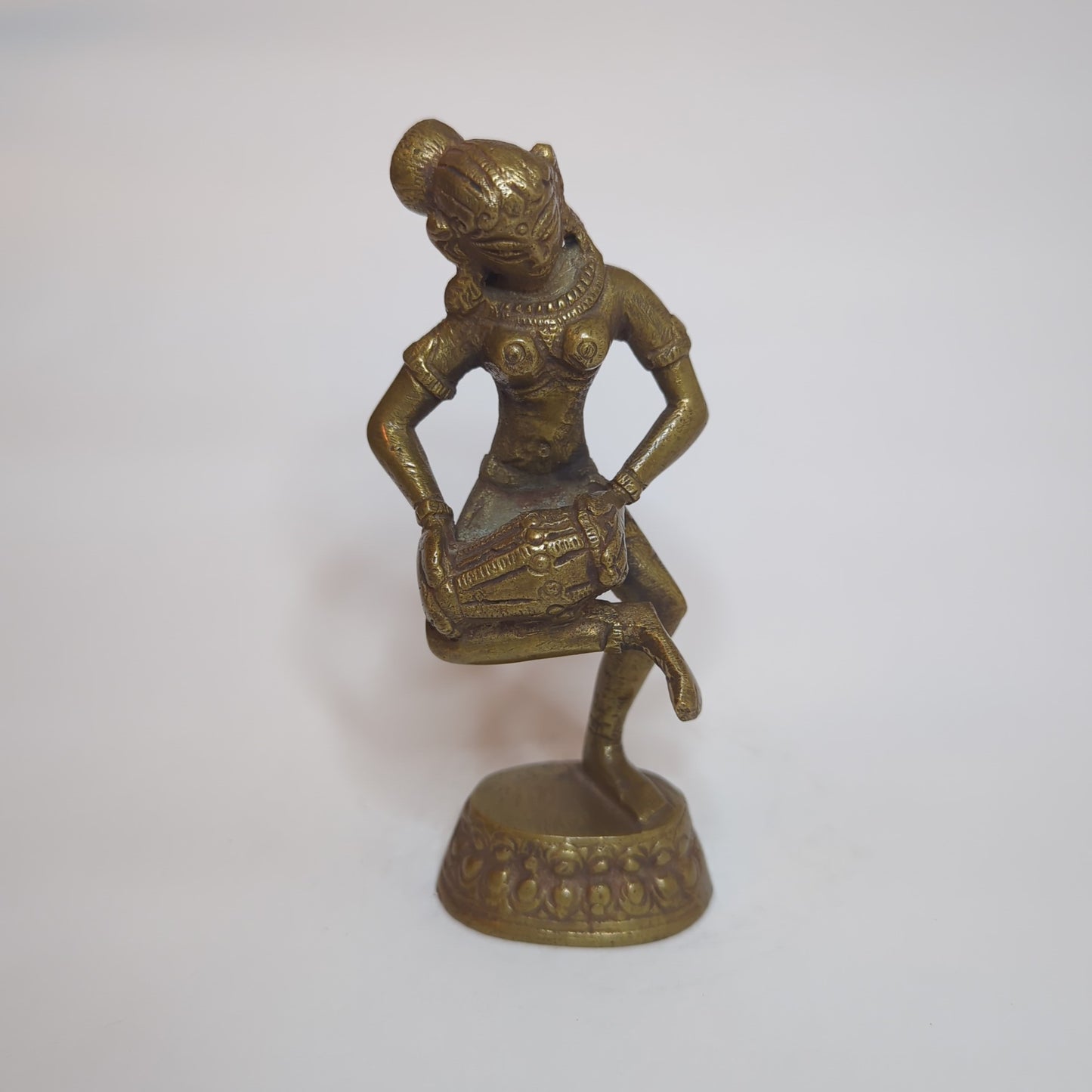 Temple dancer with drum, brass statue, India – Handcrafted &amp; Patinated