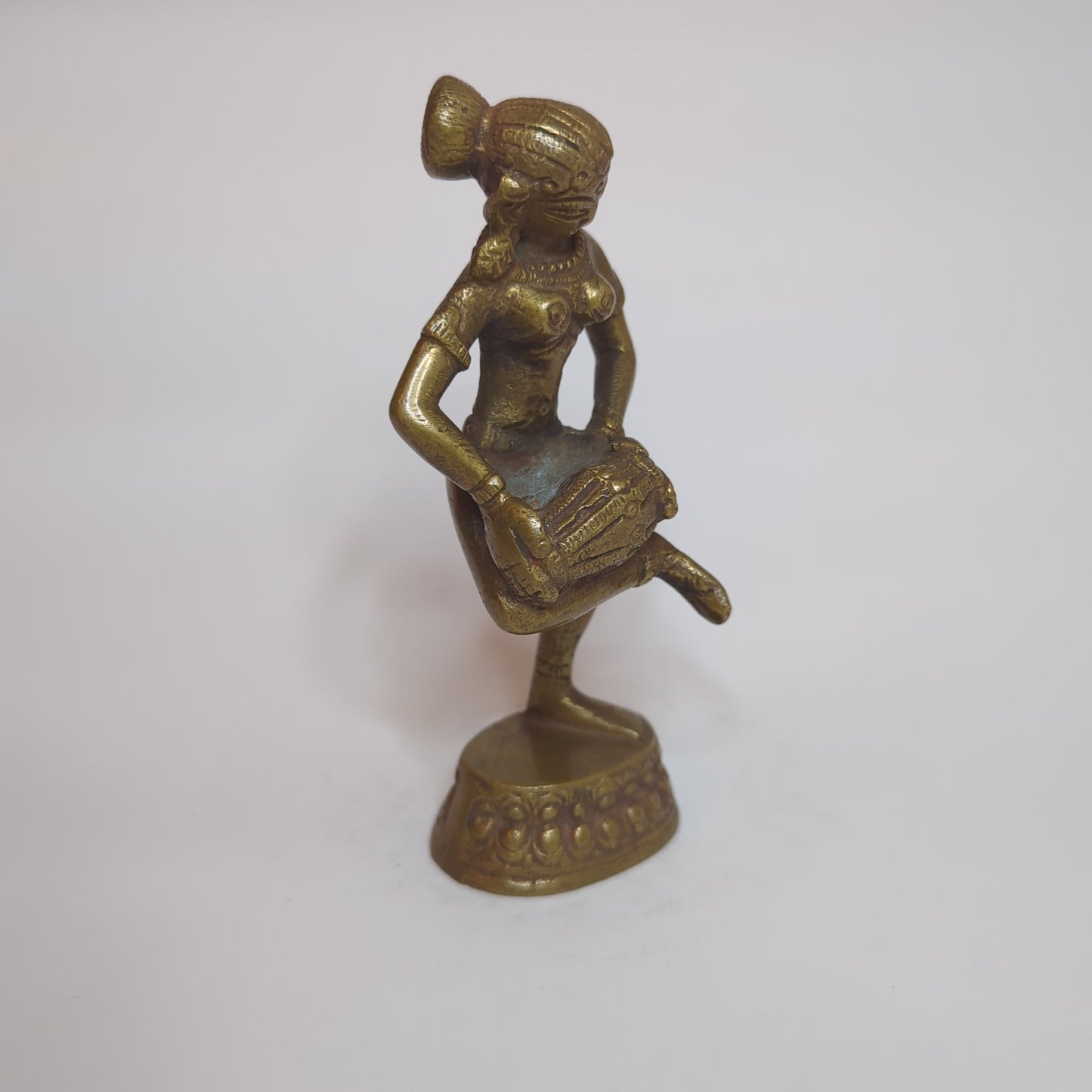 Temple dancer with drum, brass statue, India – Handcrafted &amp; Patinated