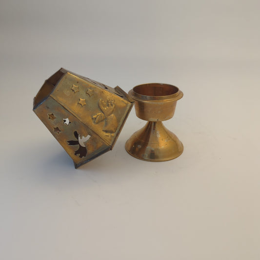 Brass Christmas angel tealight holder: Festive shine thanks to Indian craftsmanship