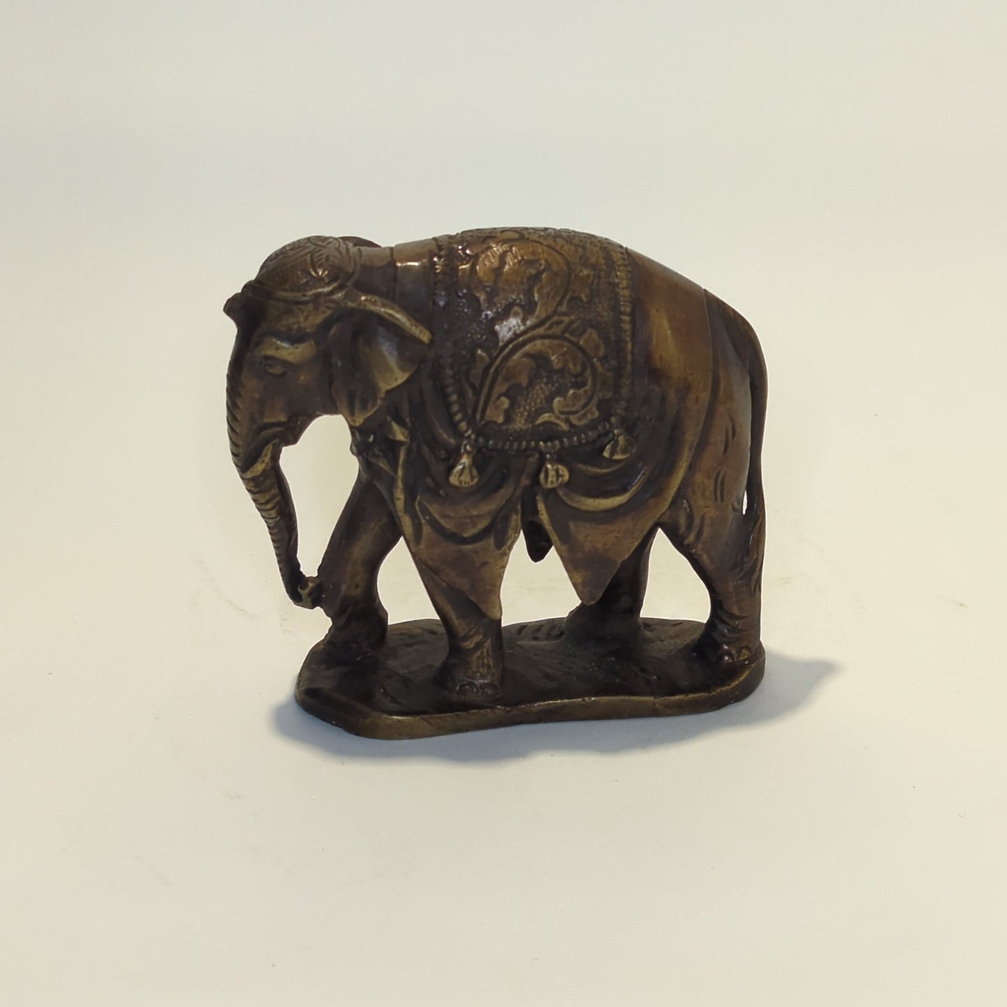 Elephant made of solid brass: Handcrafted symbol of wisdom and luck
