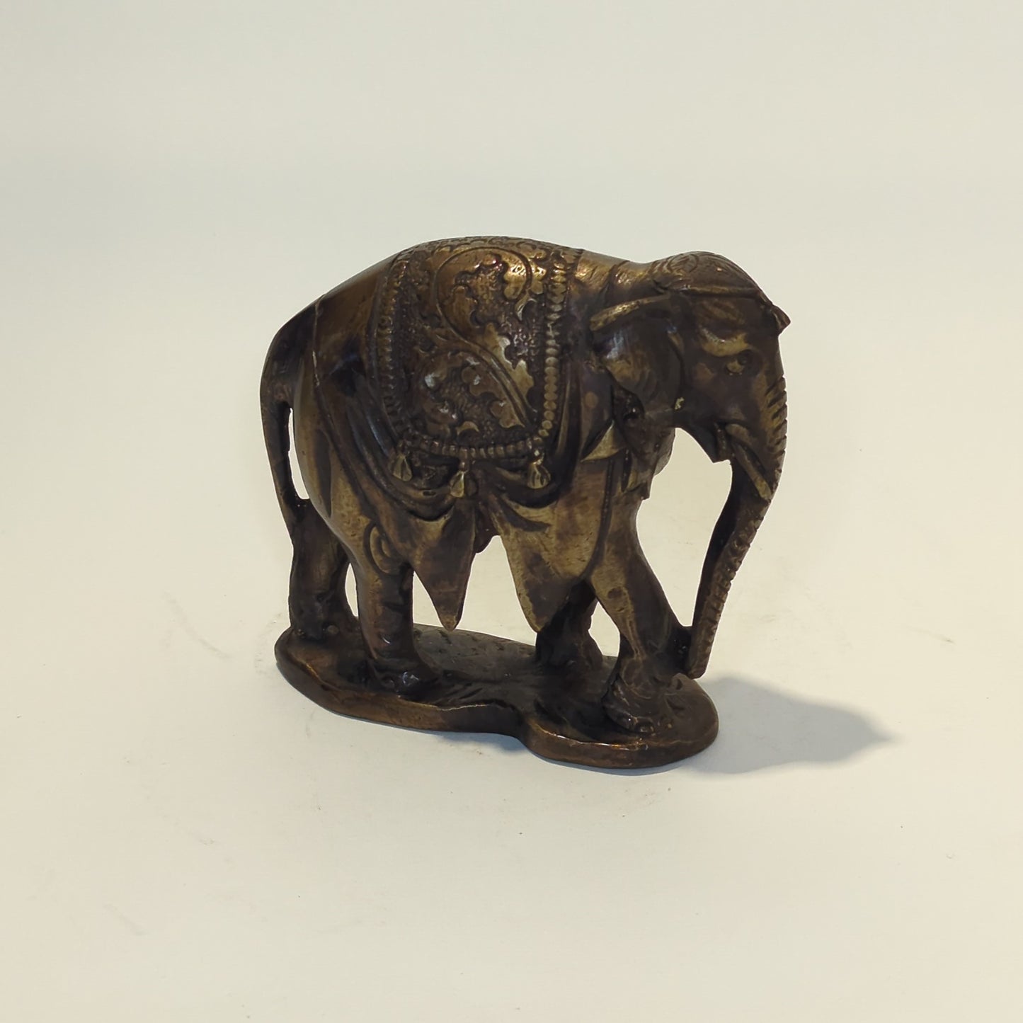 Elephant made of solid brass: Handcrafted symbol of wisdom and luck