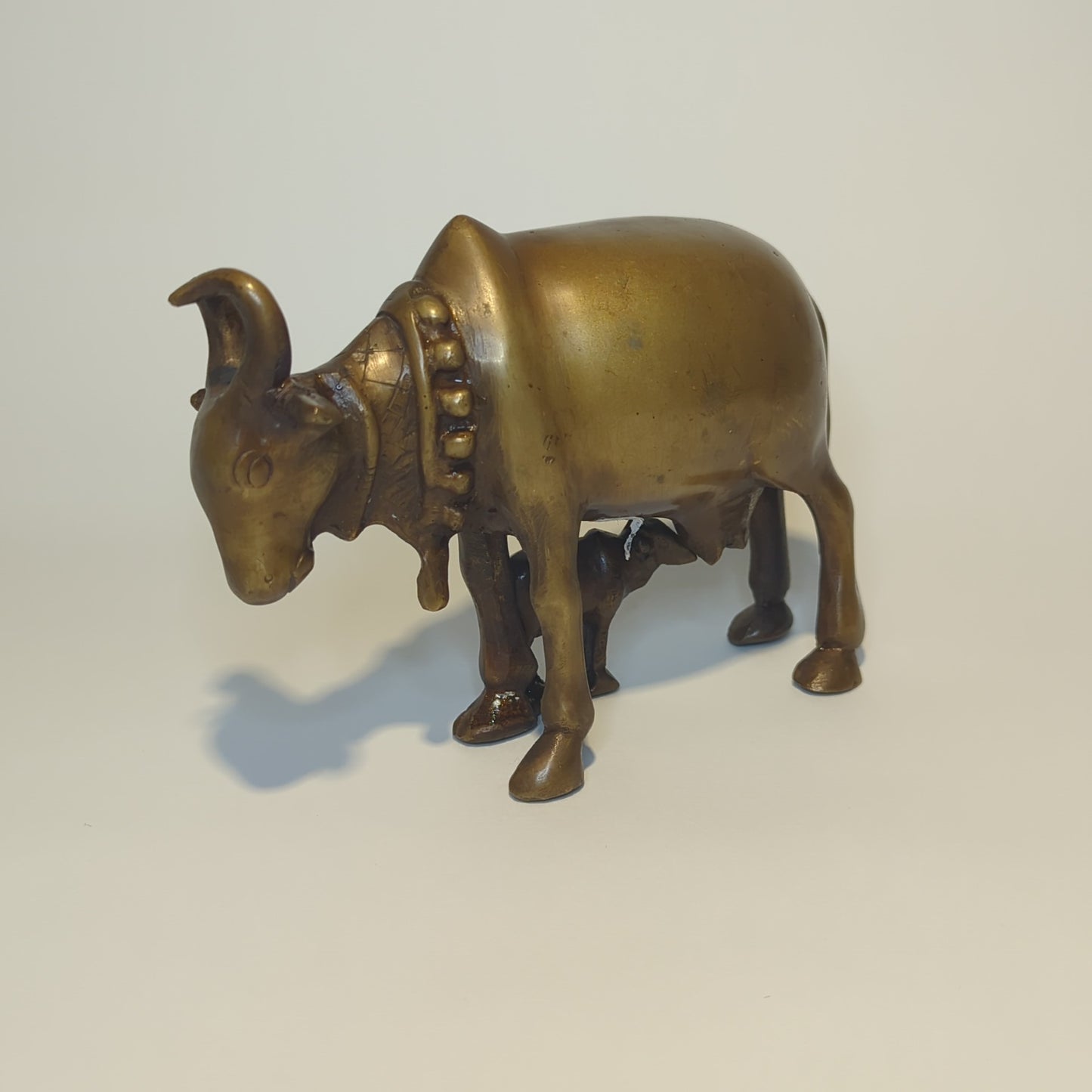 Brass figurine of a cow with a drinking calf – handmade in India