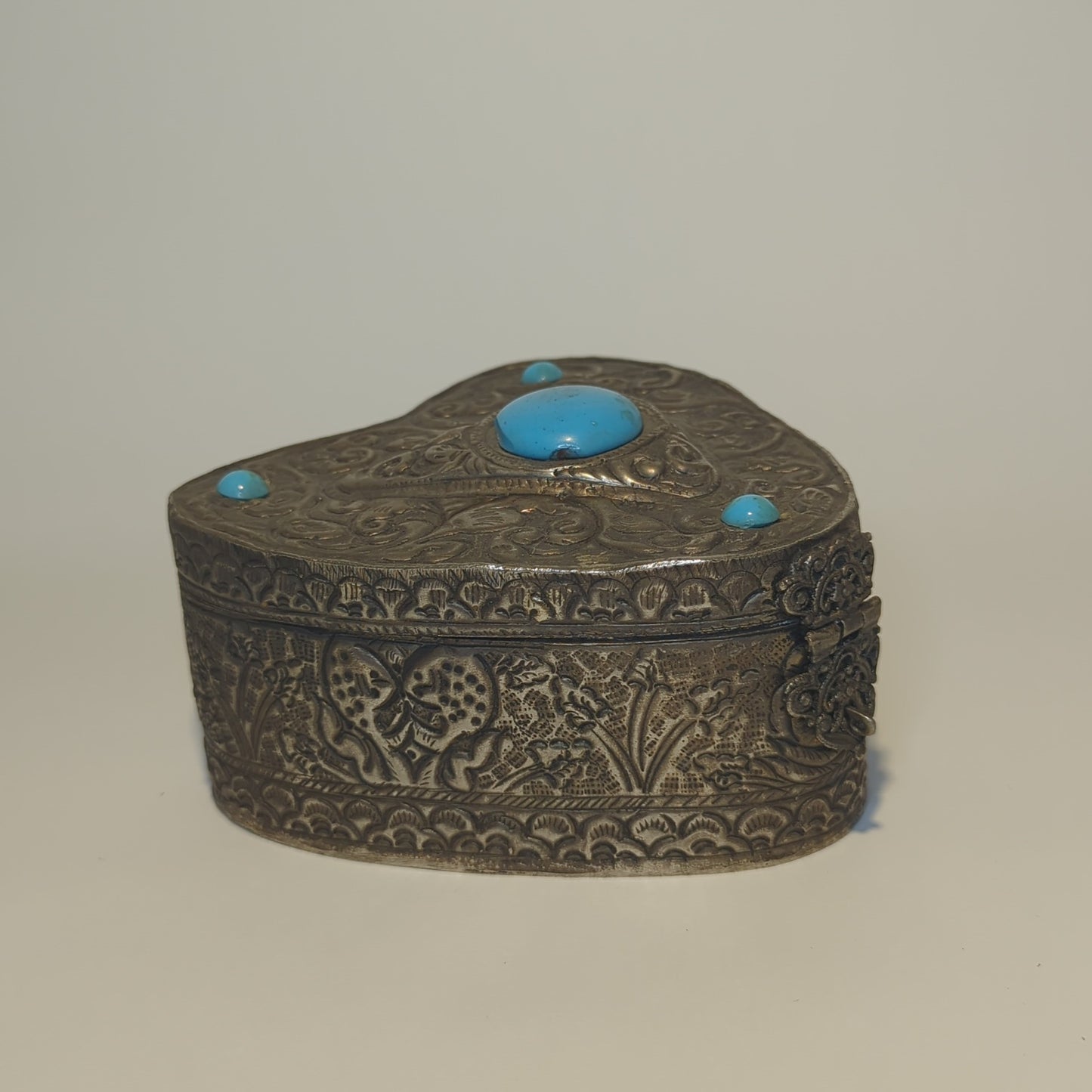 Heart-shaped hammered white metal box – blue velvet interior – handmade in India