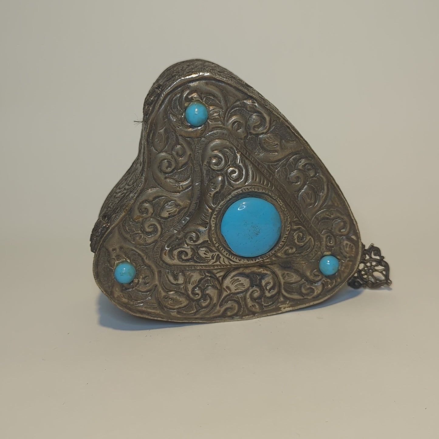 Heart-shaped hammered white metal box – blue velvet interior – handmade in India