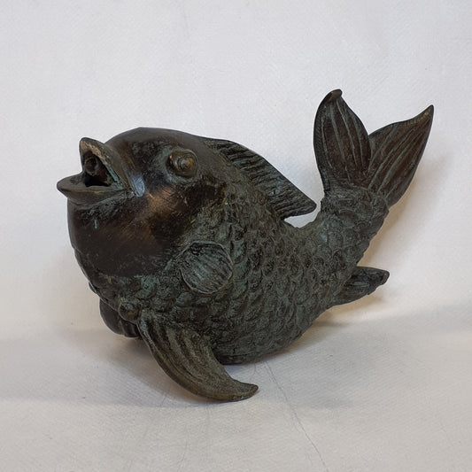 Bronze fish fountain: A delicate element for water features