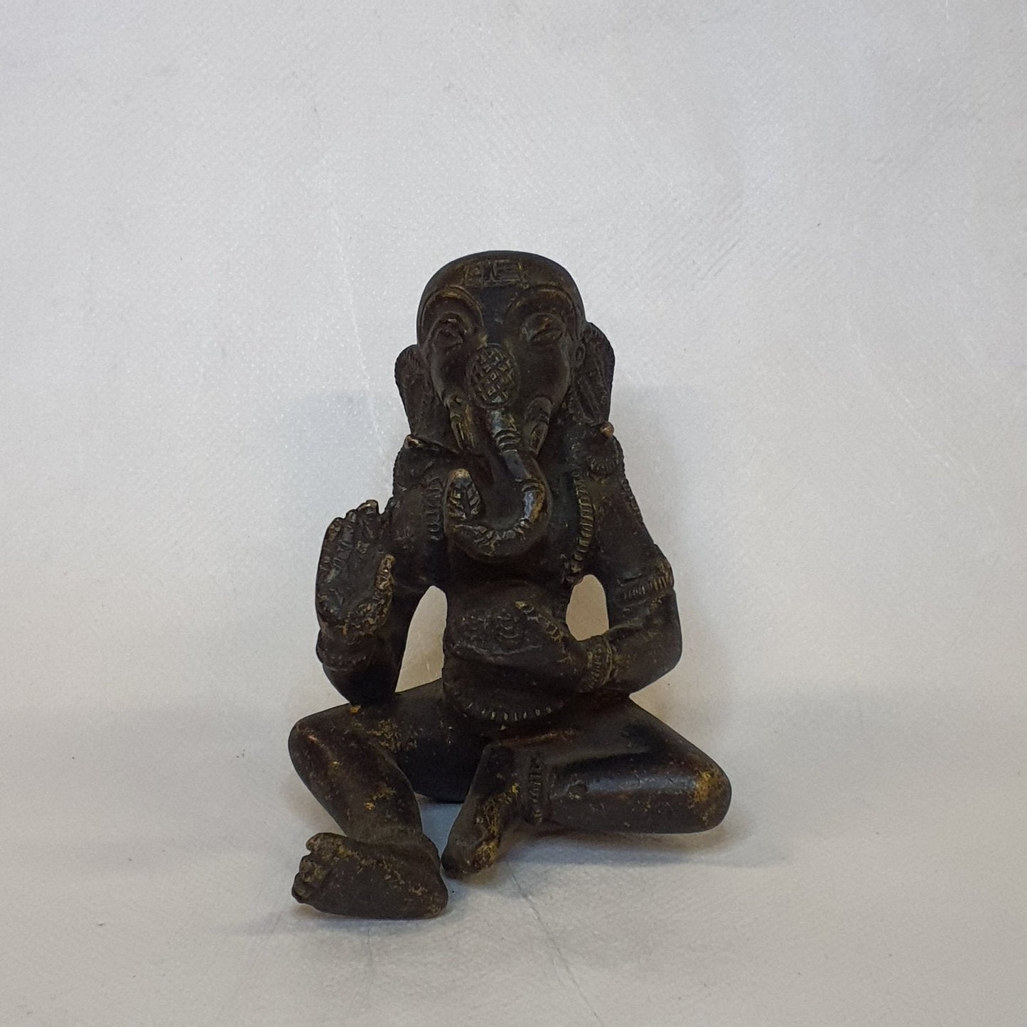 Ganesha statue made of brass: Hand-forged and patinated using the traditional casting method