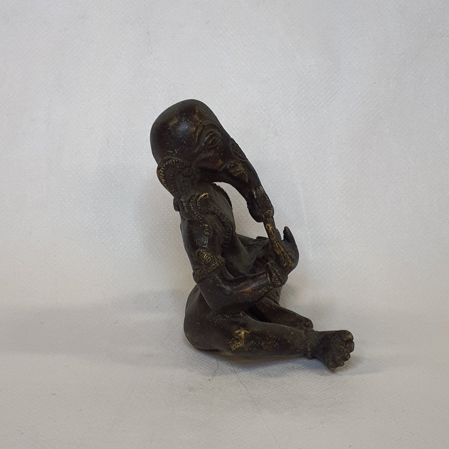 Ganesha statue made of brass: Hand-forged and patinated using the traditional casting method