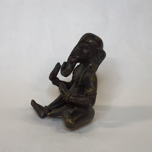 Ganesha statue made of brass: Hand-forged and patinated using the traditional casting method