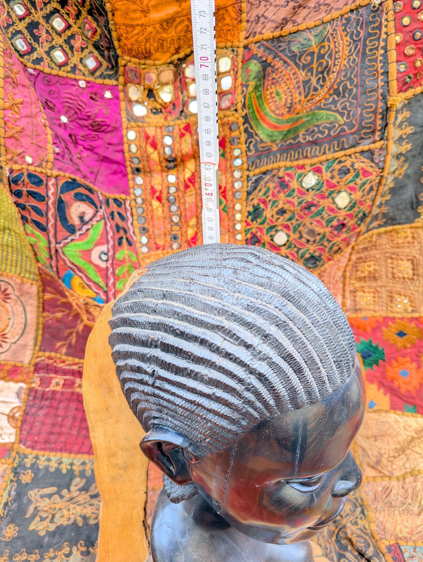 Ebony bust of a woman: Hand-carved artwork in deep black precious wood