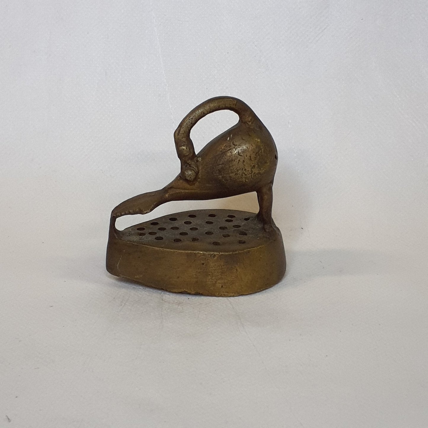 Miniature brass peacock – Patinated &amp; Handcrafted 6 cm 