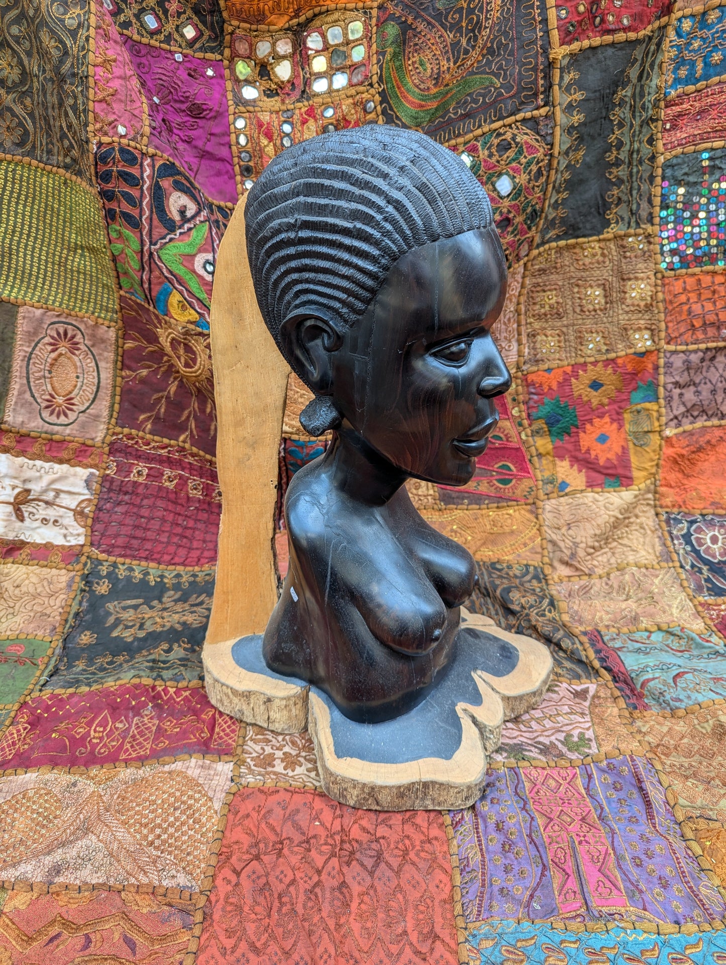 Ebony bust of a woman: Hand-carved artwork in deep black precious wood